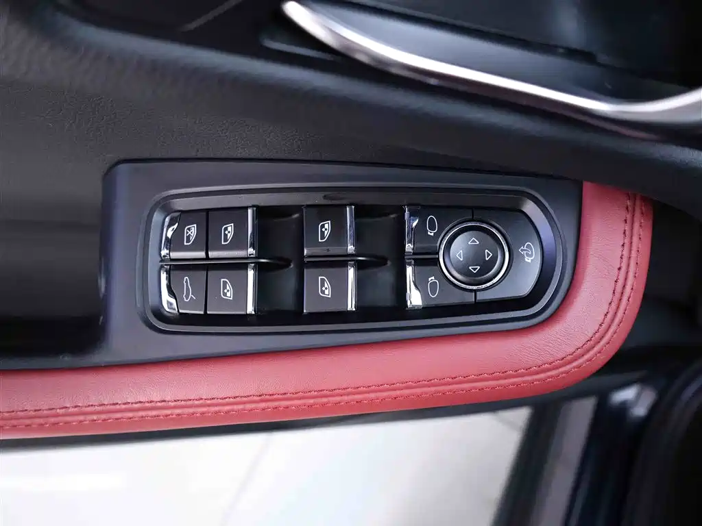 Porsche Macan 2022 — фото 19