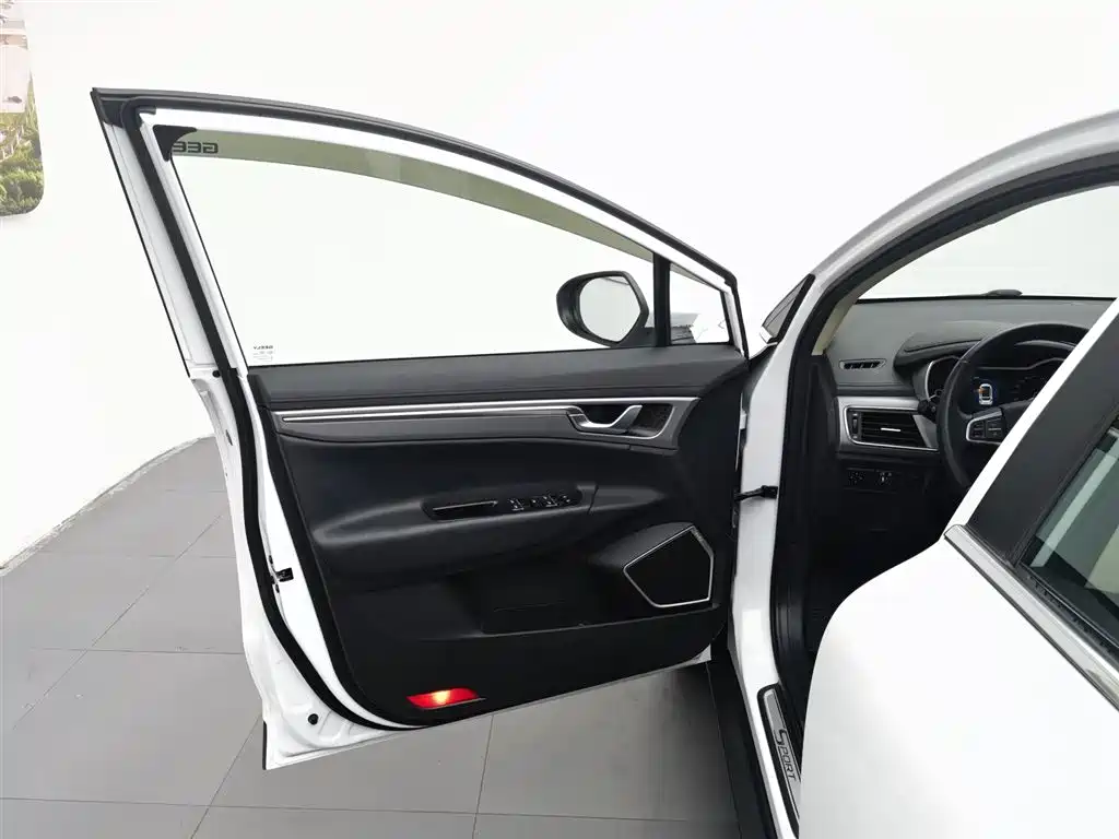 Geely Emgrand GS 2018 — фото 8