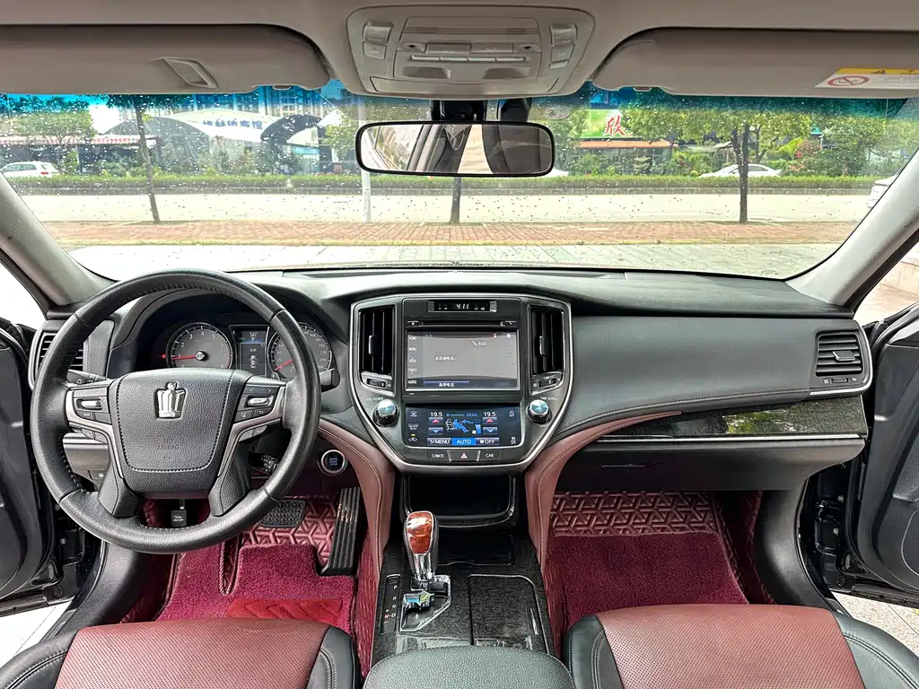Toyota Crown 2018 — фото 11