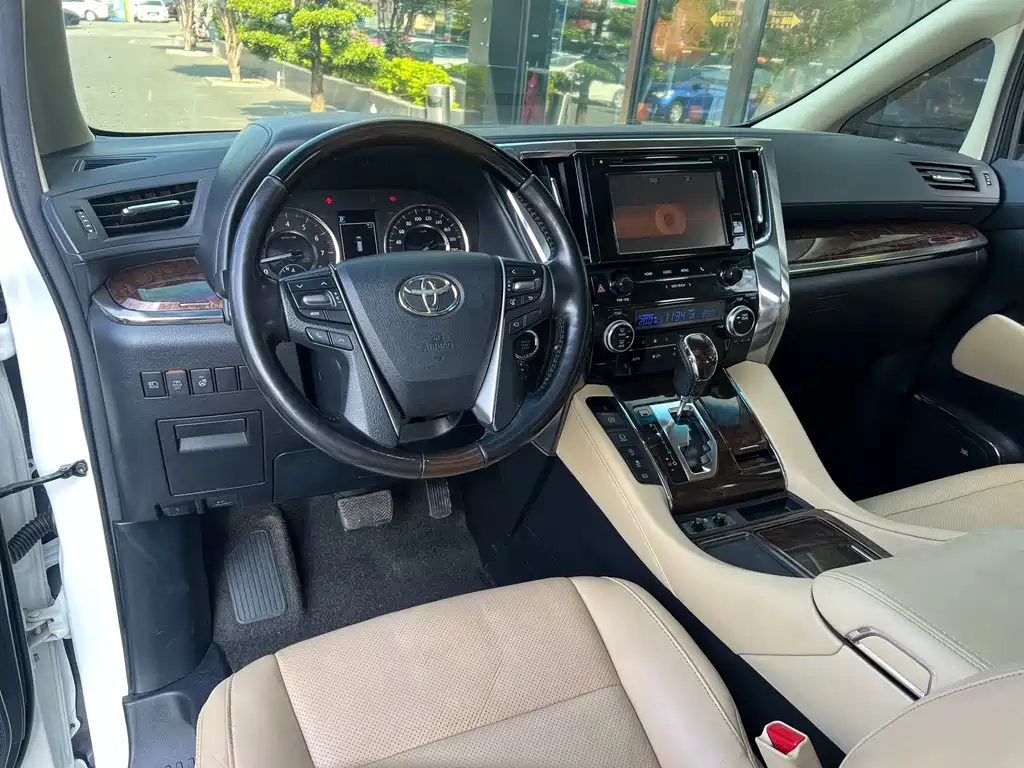 Toyota Alphard 2018 — фото 5