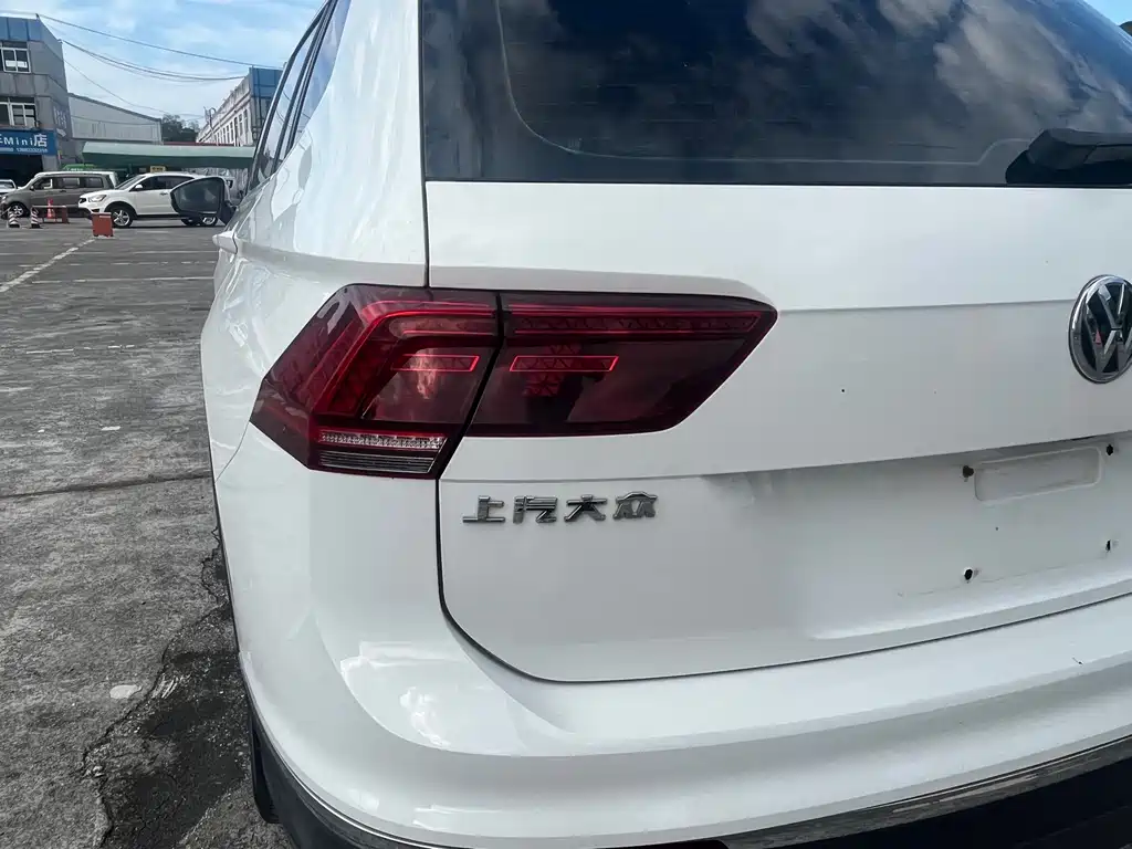 Volkswagen Tiguan L 2018 — фото 11