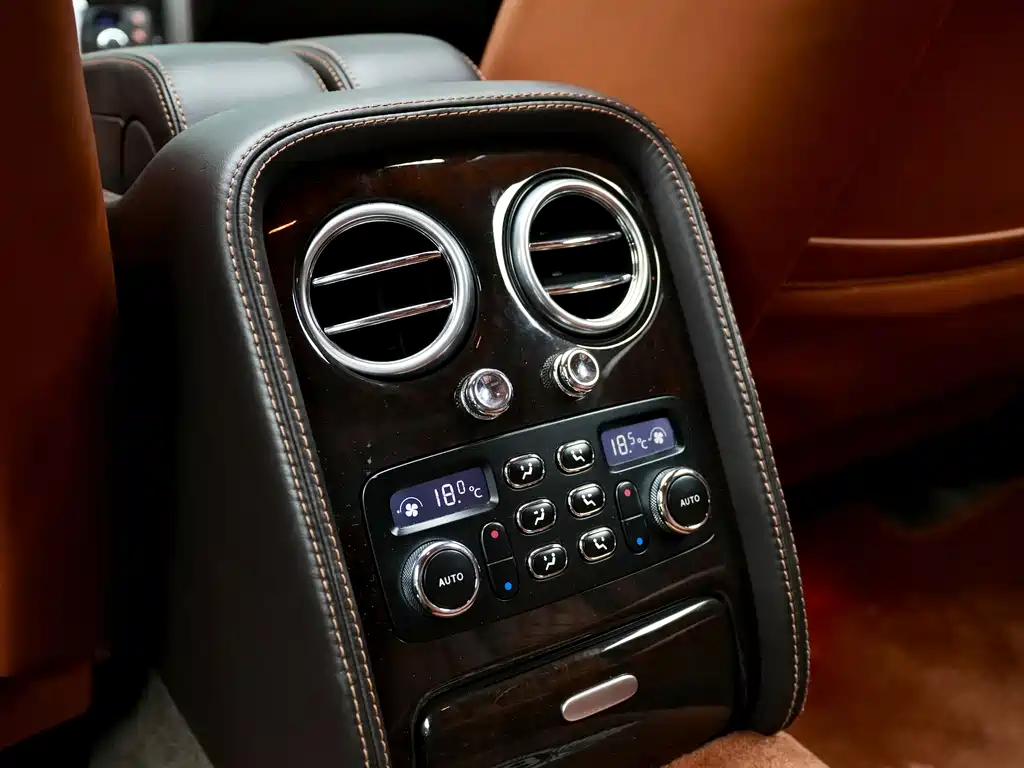 Bentley Flying Spur 2011 — фото 20