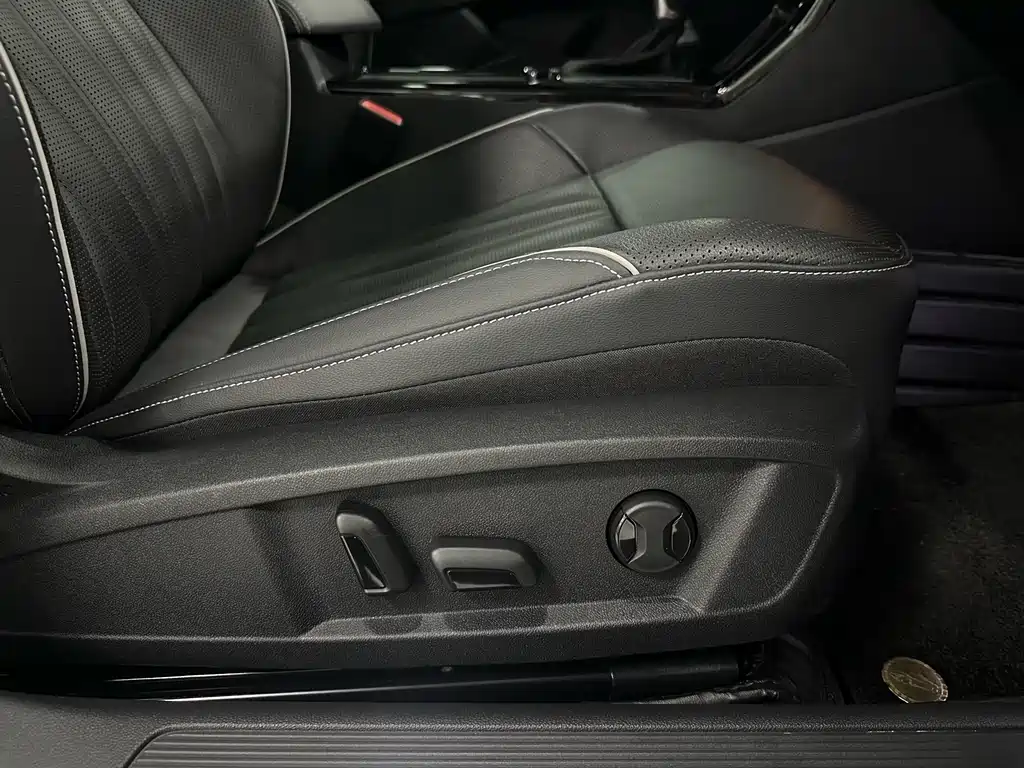Volkswagen Passat New Energy 2022 — фото 16