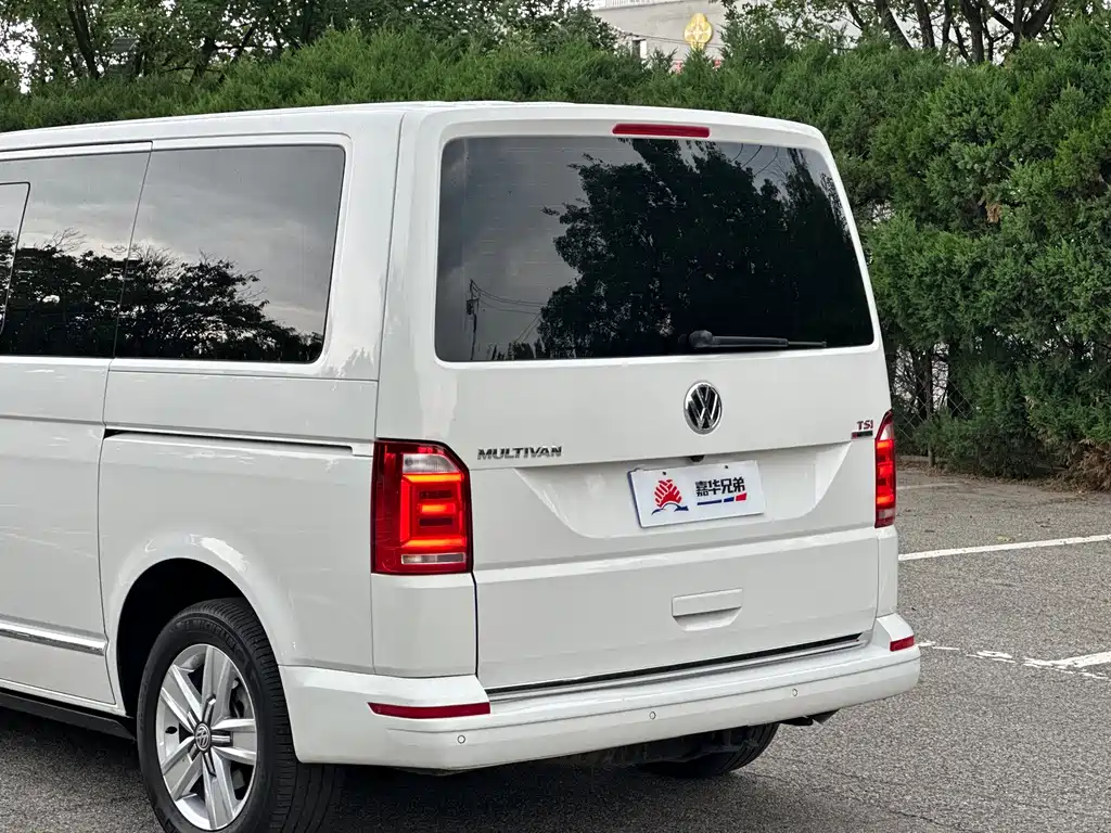 Volkswagen Multivan 2017 — фото 12