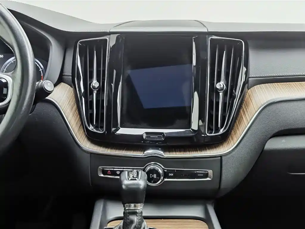 Volvo XC60 2020 — фото 12