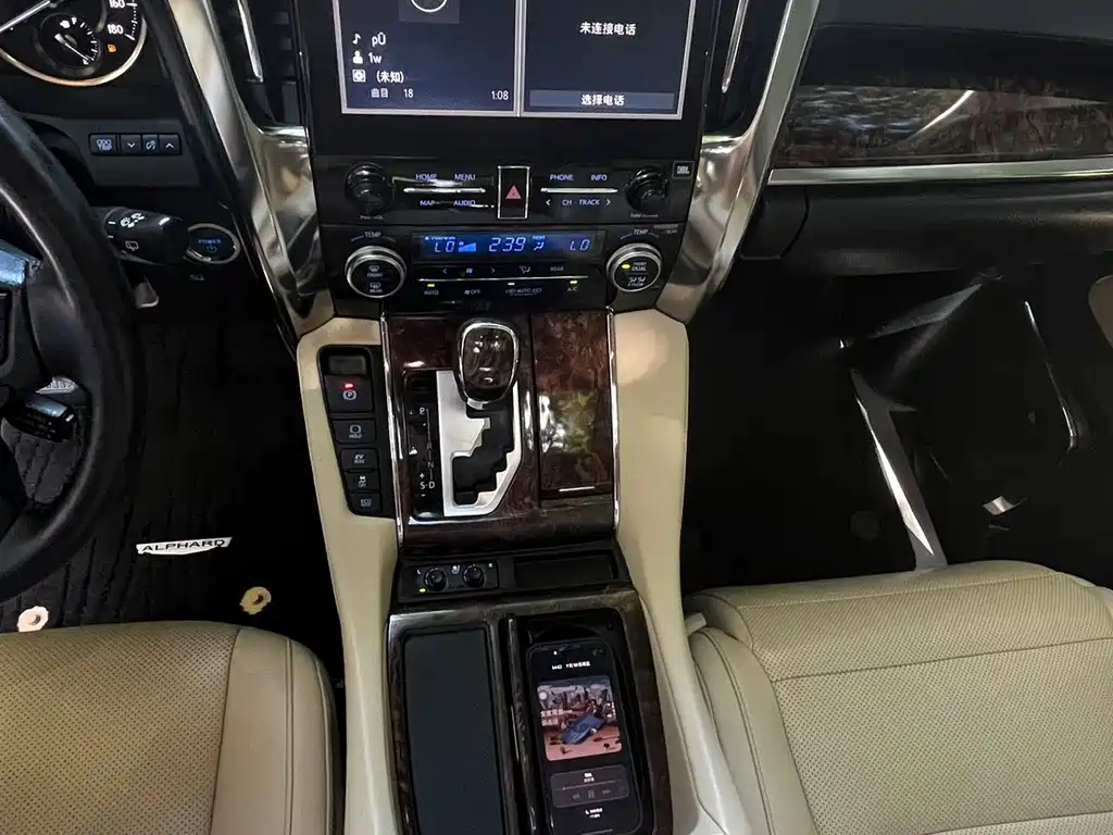 Toyota Alphard 2020 — фото 10