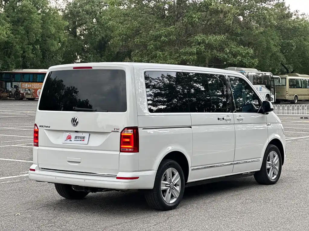 Volkswagen Multivan 2017 — фото 9