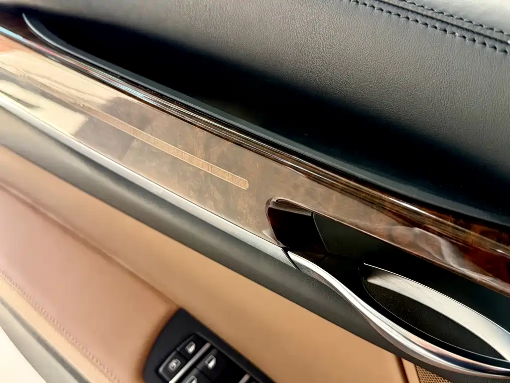 BMW 7 Series 2014 — фото 16