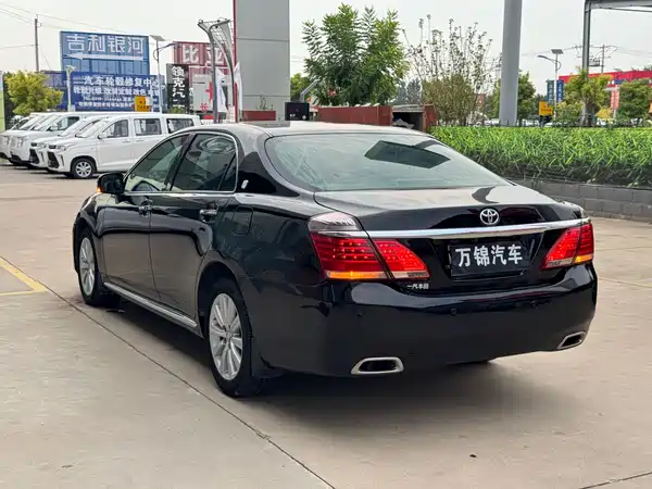 Toyota Crown 2013