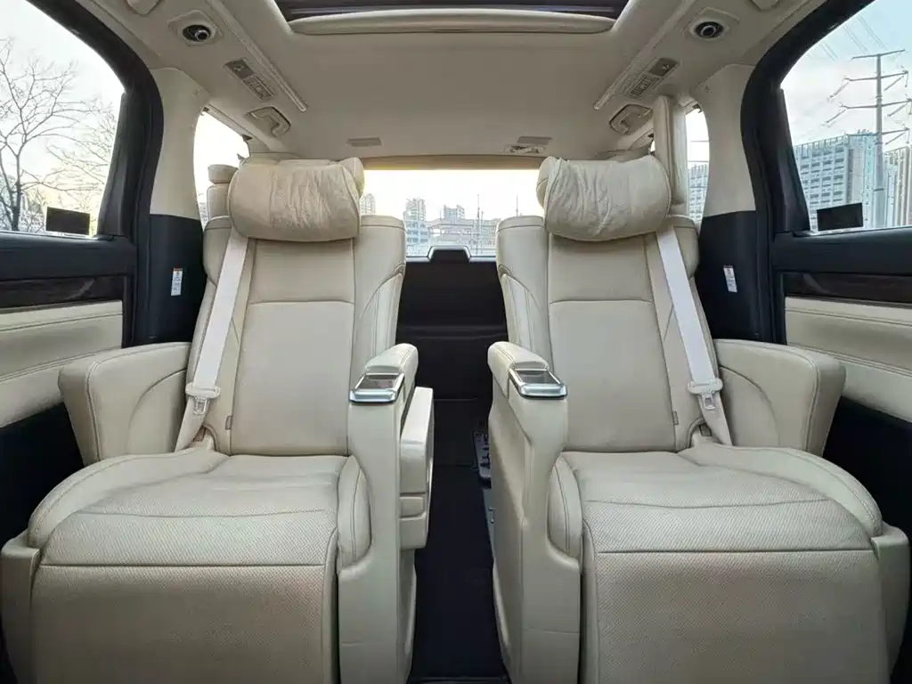 Toyota Alphard 2022 — фото 7
