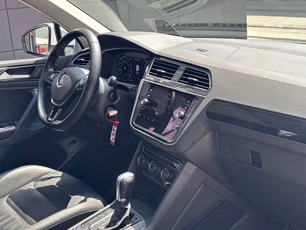 Volkswagen Tiguan 2019 — фото 27