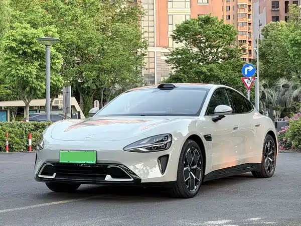 Xiaomi SU7 2024