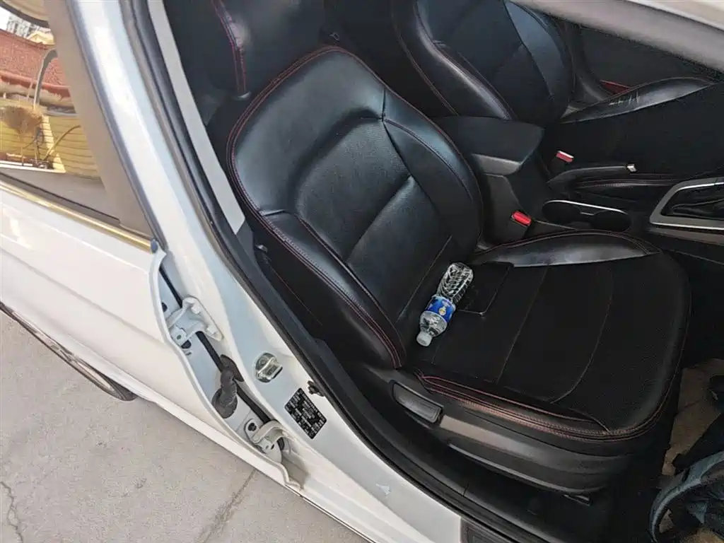 Hyundai Elantra 2018 — фото 25