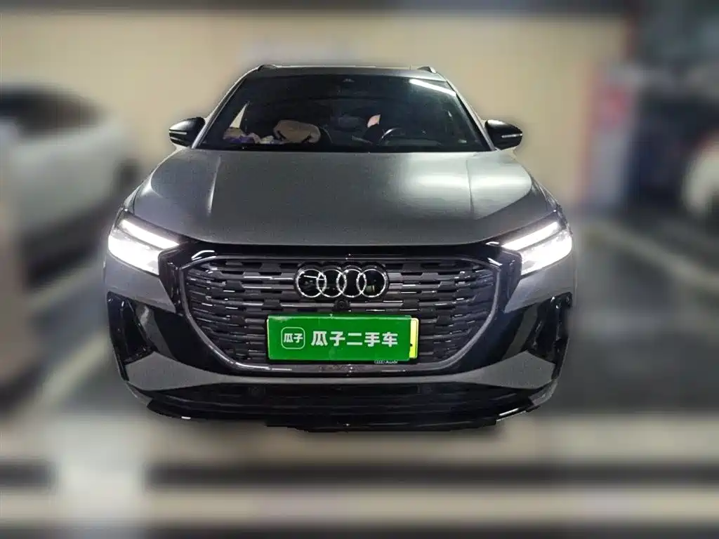 Audi Q4 e-tron 2023 — фото 24