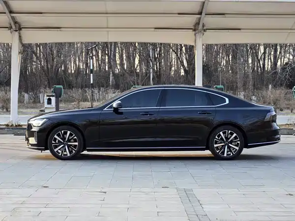 Volvo S90 2026