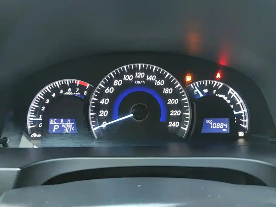 Toyota Camry 2017 — фото 14