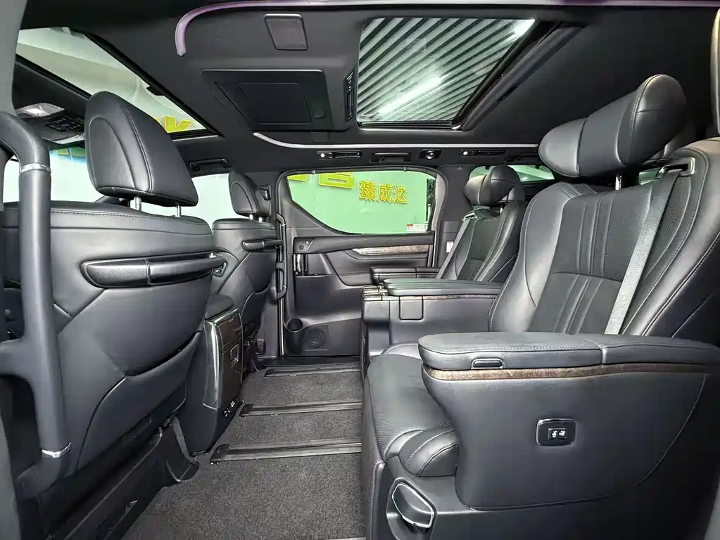 Toyota Vellfire 2021 — фото 15