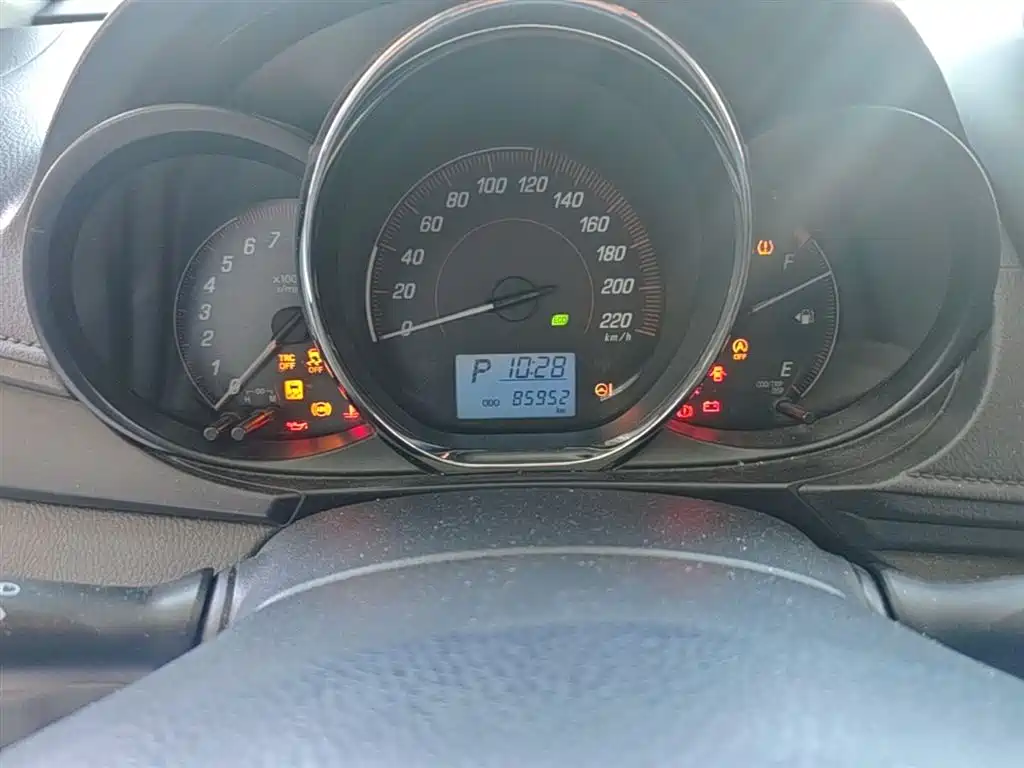 Toyota Yaris L 2020 — фото 12
