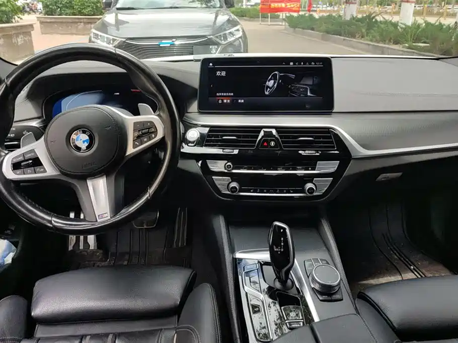 BMW 5 Series 2022 — фото 12