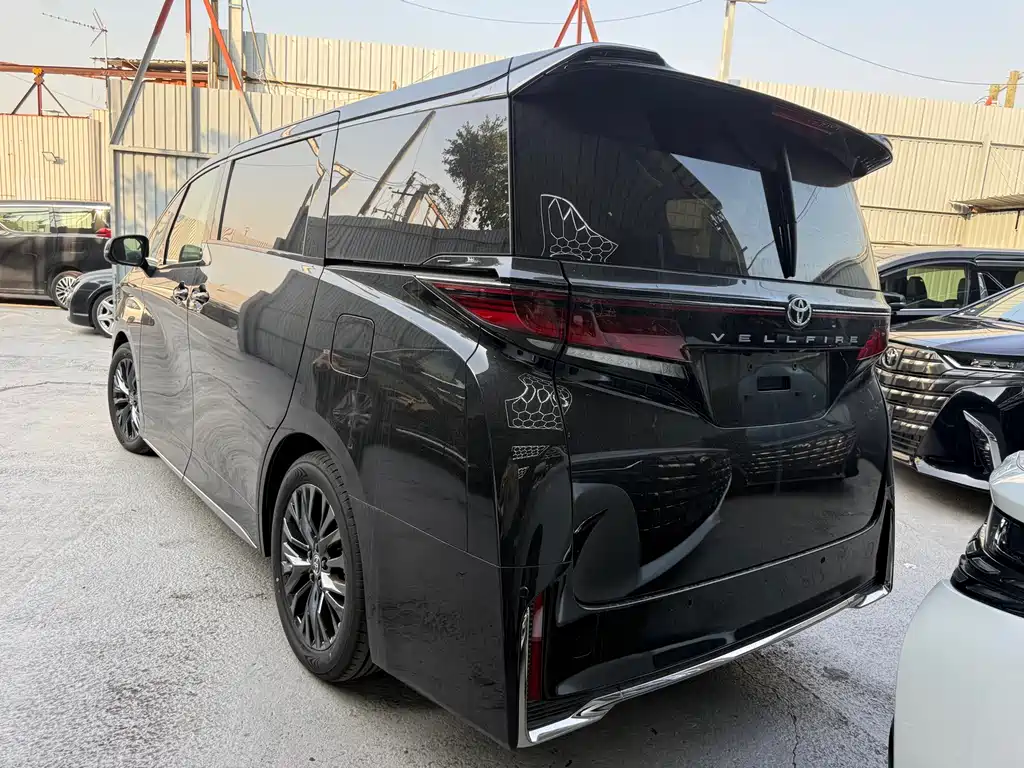 Toyota Vellfire — фото 3