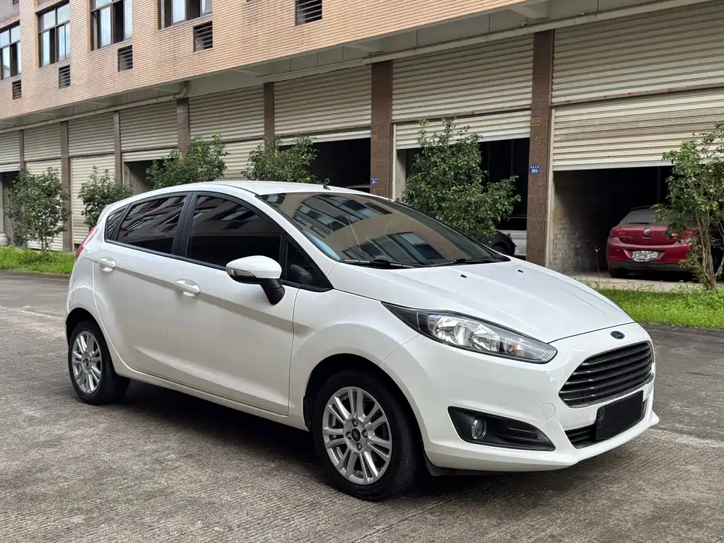 Ford Fiesta 2015 — фото 3