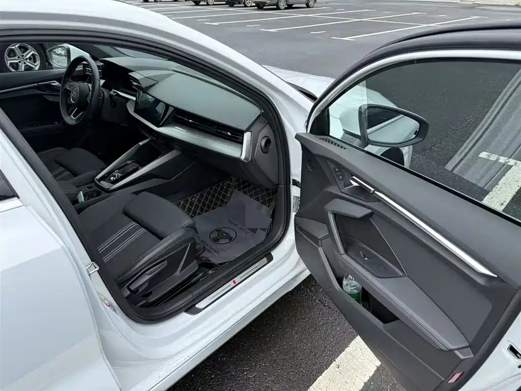 Audi A3 2023 — фото 13