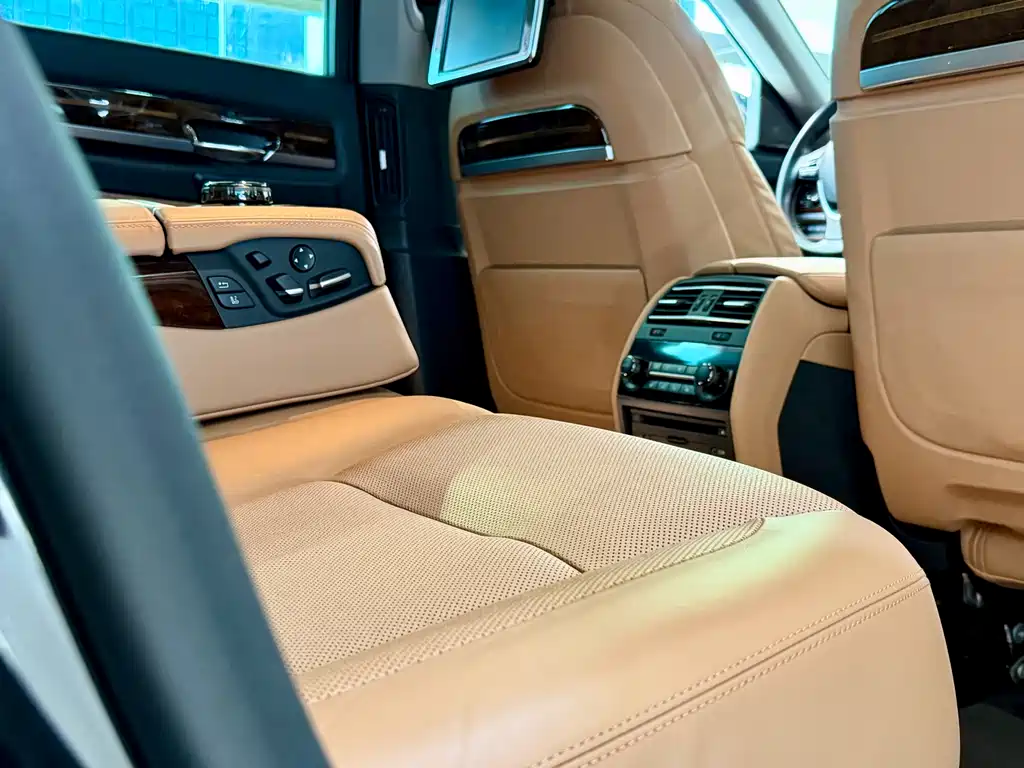 BMW 7 Series 2014 — фото 39