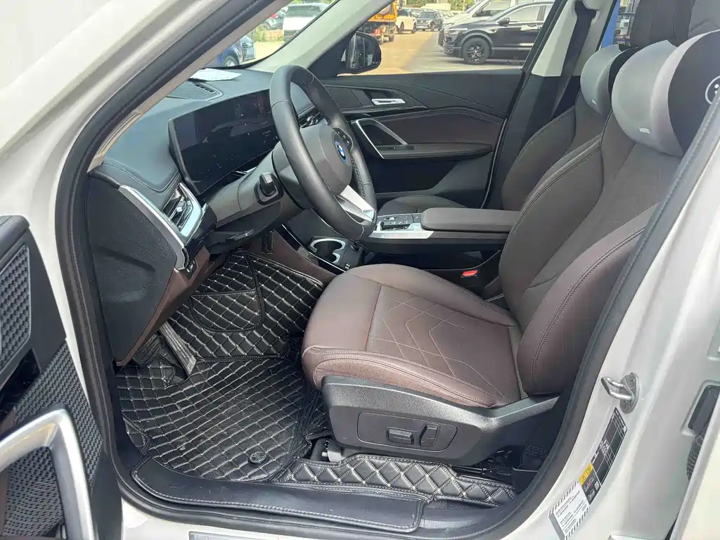 BMW iX1 2025