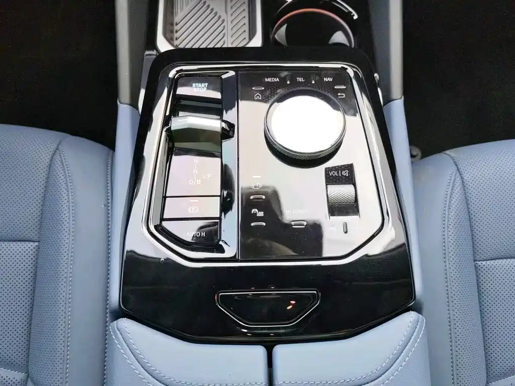 BMW i5 2025 — фото 11