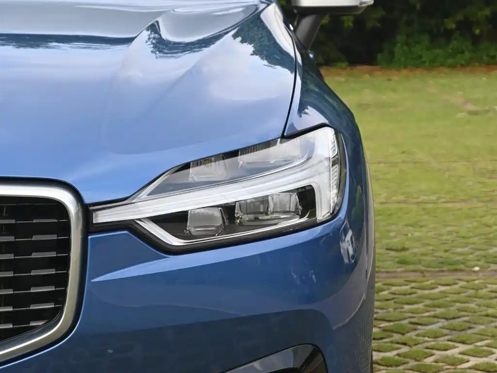Volvo XC60 2018 — фото 11