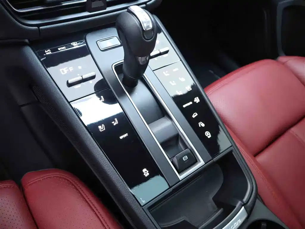 Porsche Macan 2022 — фото 14