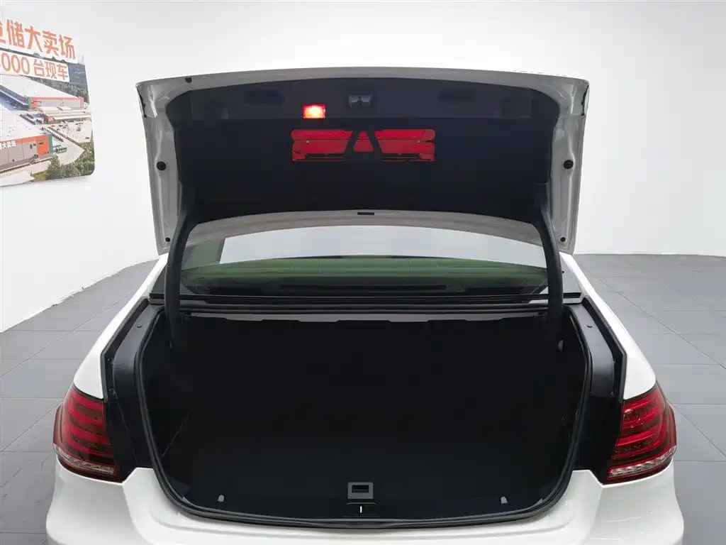 Mercedes-Benz E-Class 2015 — фото 16