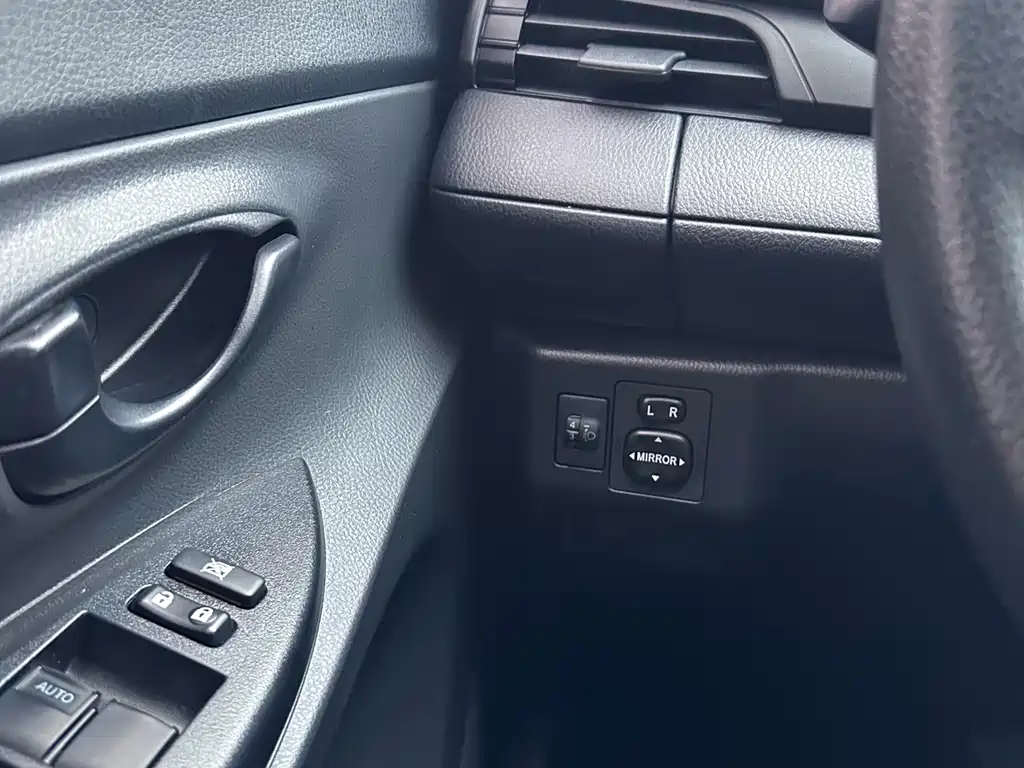 Toyota Yaris L 2019 — фото 7