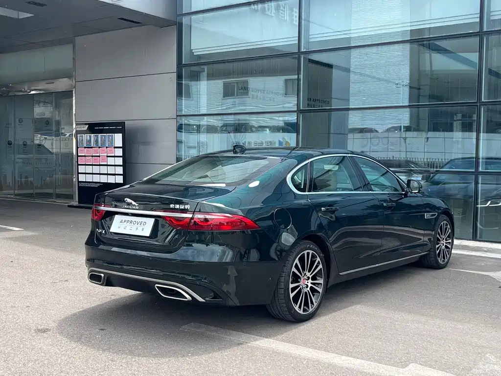 Jaguar XFL 2025 — фото 10