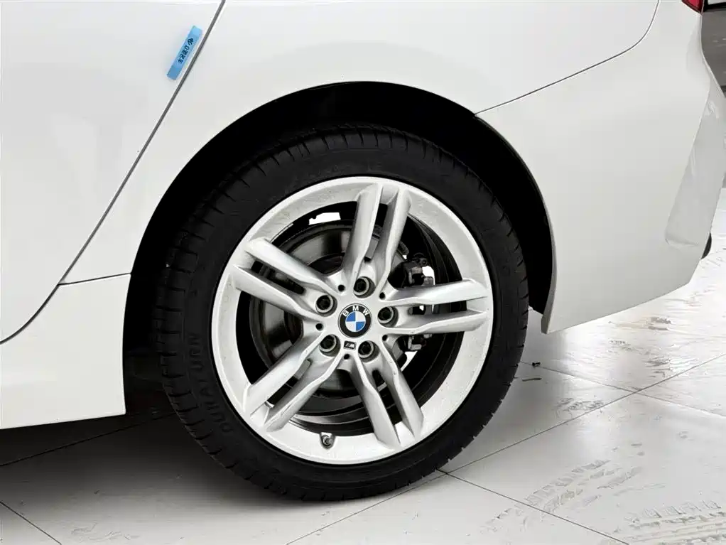 BMW 1 Series 2022 — фото 9