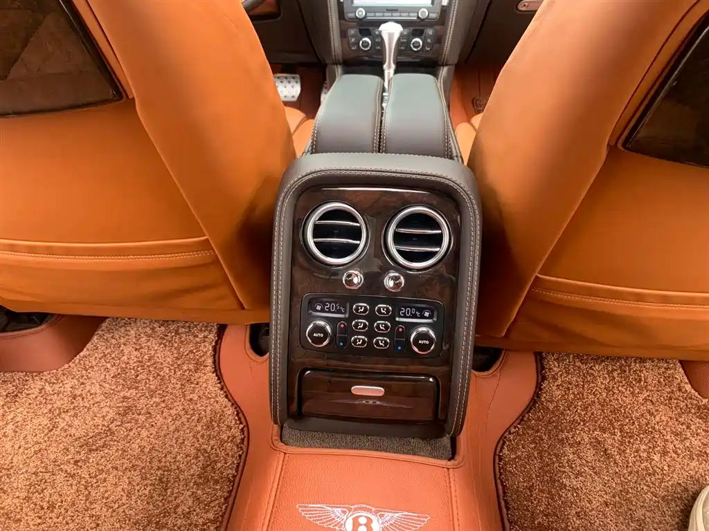 Bentley Flying Spur 2012 — фото 15