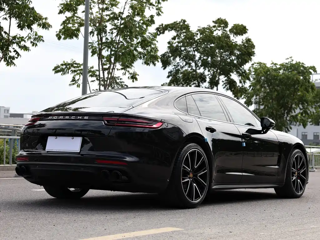 Porsche Panamera 2017 — фото 15