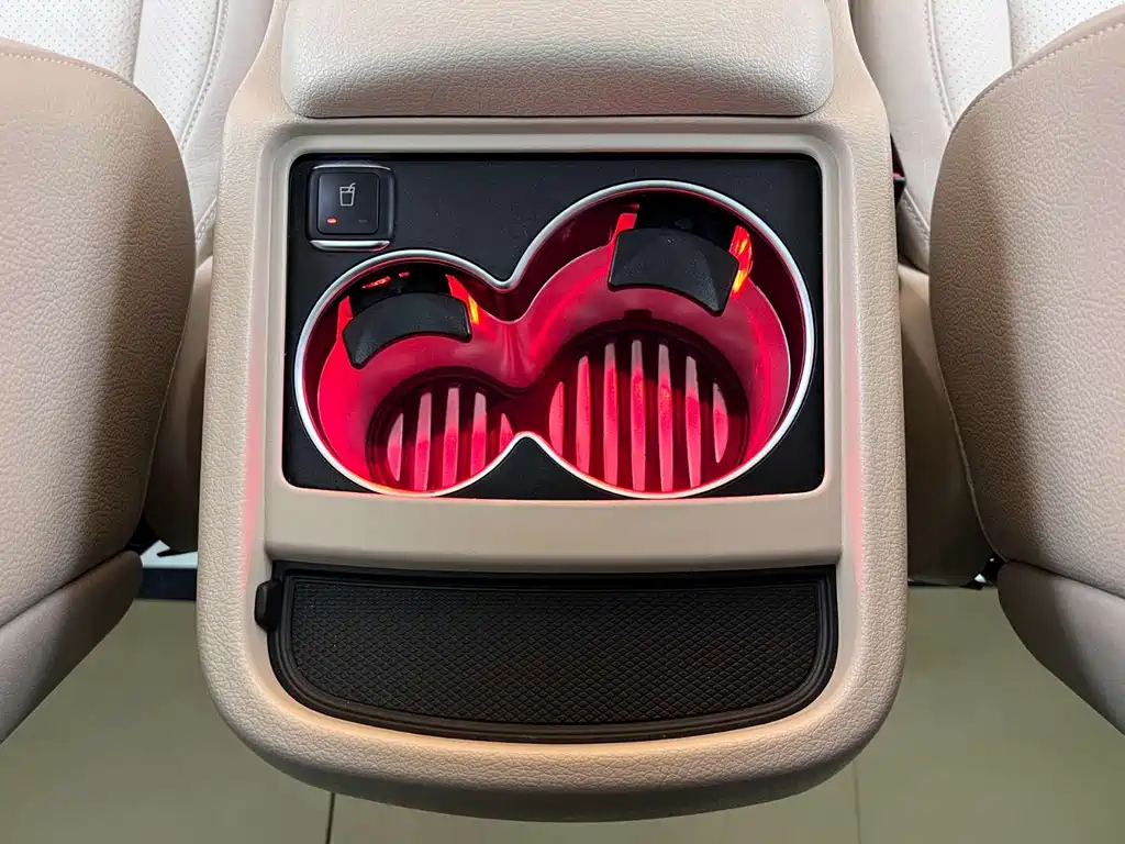 Mercedes-Benz V-Class 2023 — фото 14