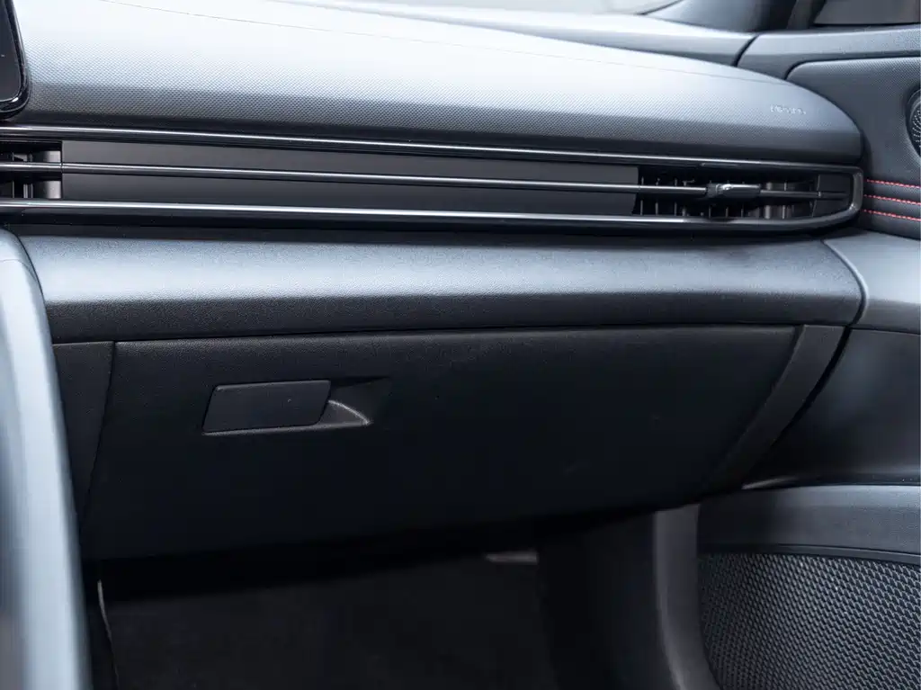 Hyundai Elantra 2023 — фото 15