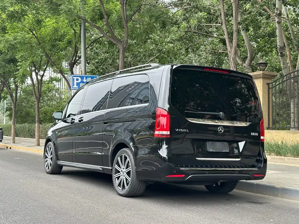Mercedes-Benz V-Class 2022 — фото 18