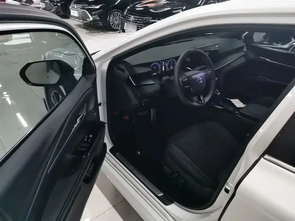 Toyota Camry 2024 — фото 16