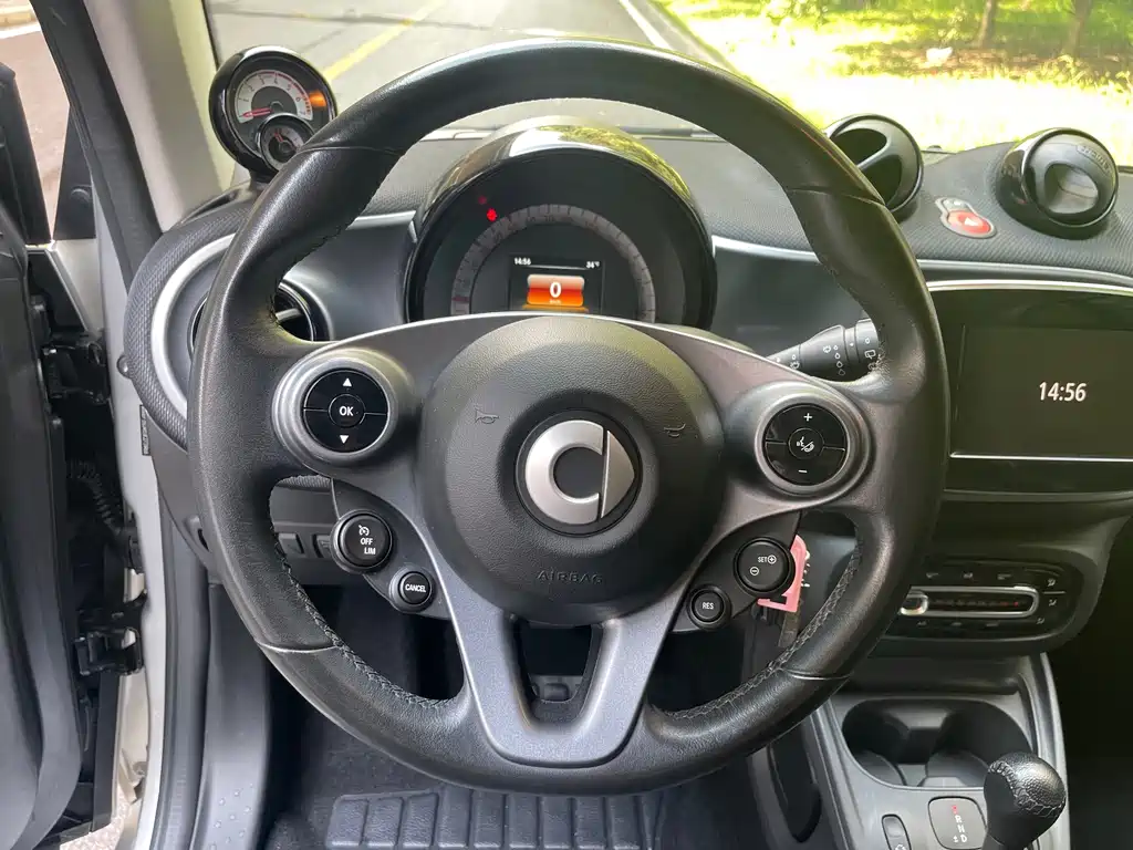 smart fortwo 2018 — фото 4