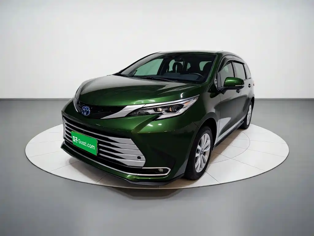 Toyota Sienna 2022 — фото 1