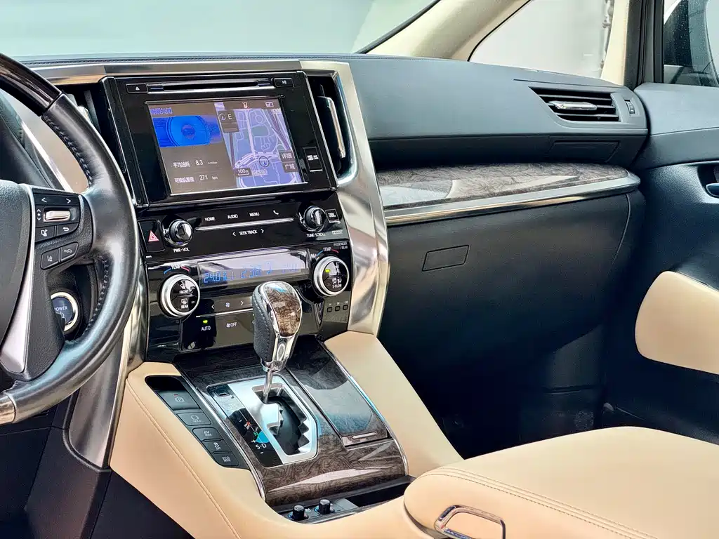 Toyota Alphard 2020 — фото 10