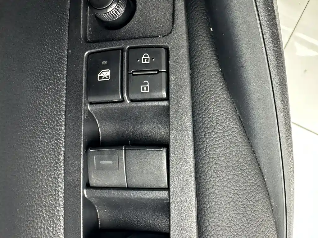 Toyota Corolla 2023 — фото 11