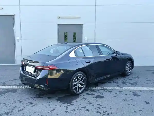 BMW i5 2025