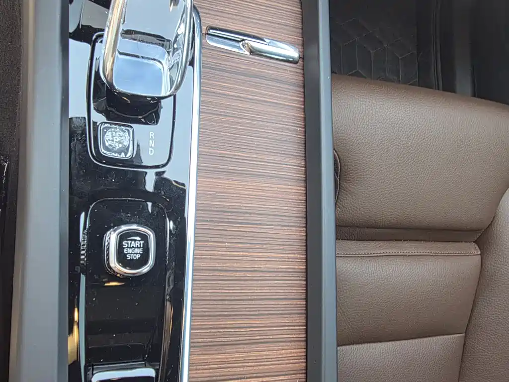 Volvo XC60 2025 — фото 18