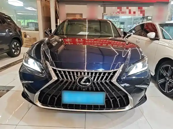 Lexus ES 2021