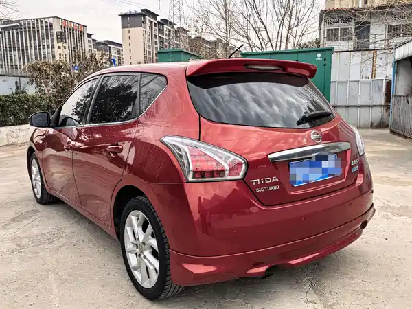 Nissan Tiida 2012