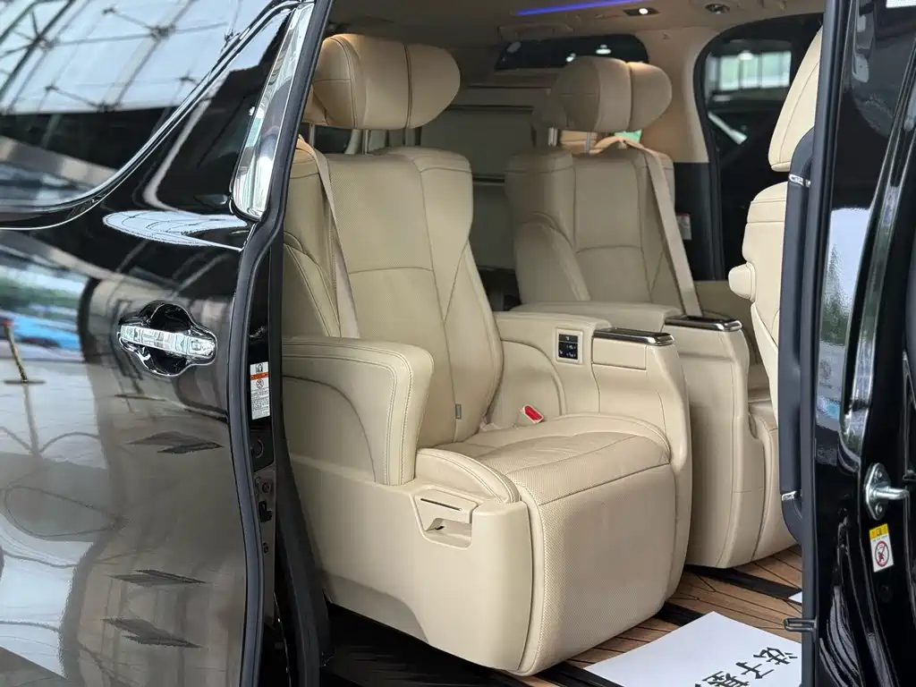Toyota Alphard 2019 — фото 19